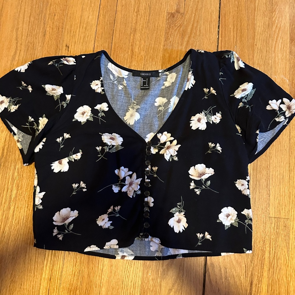 Forever 21 crop floral blouse size S